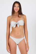 Carica l&#39;immagine nel visualizzatore di Gallery, Top Shimmer-White Bandeau-Knot
